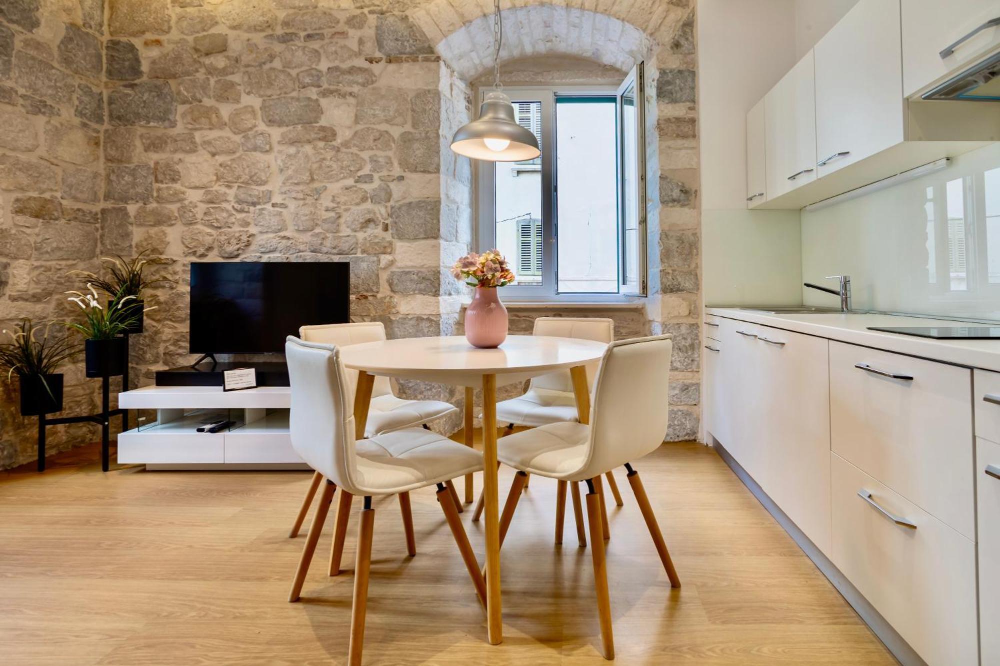Apartments & Rooms Graso Split Exterior photo
